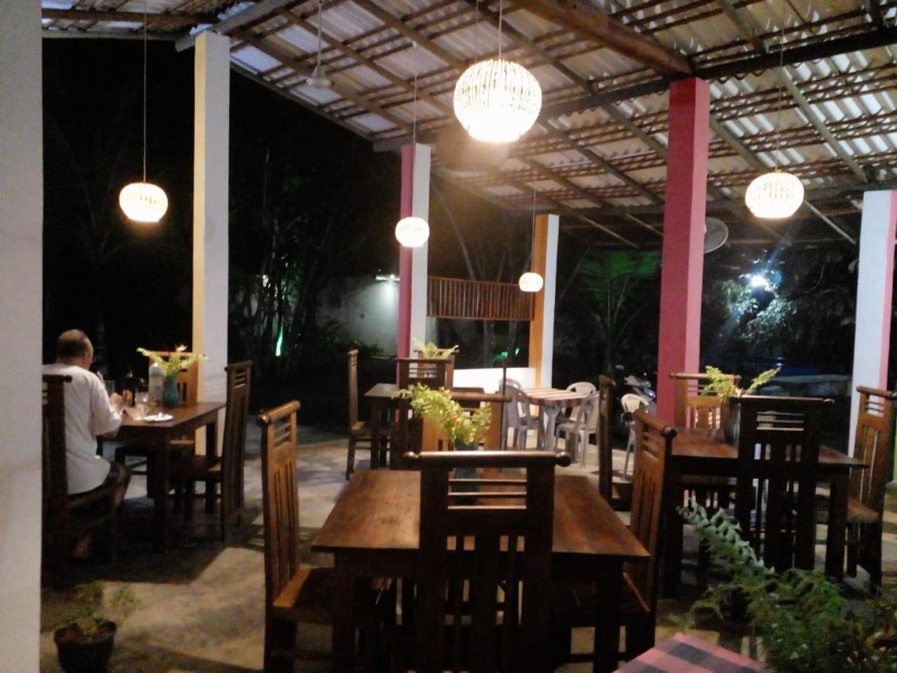 Jungle Restaurant And Villa Unawatuna Exterior foto